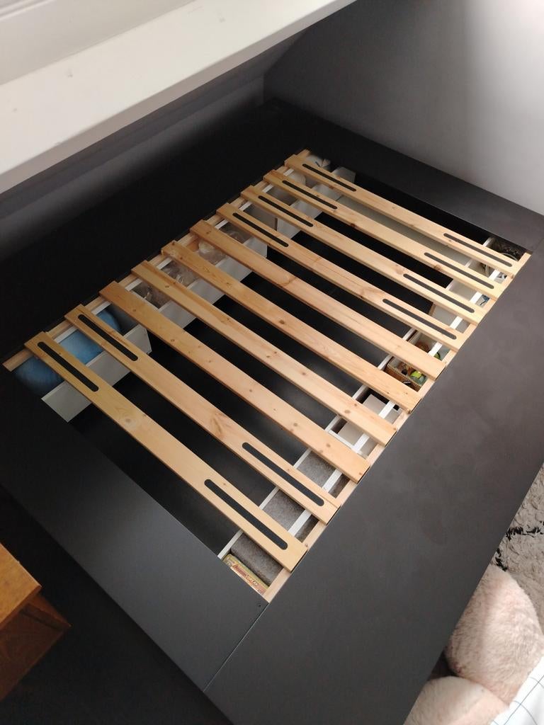 Bedframe NORDLI 180x200 IKEA Zwart - 6 opberglades, Huis en Inrichting, Slaapkamer | Matrassen en Bedbodems, Ophalen, Zo goed als nieuw