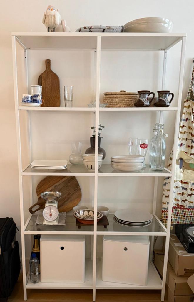 Glass and metal shelves - Good as new, Ophalen, Zo goed als nieuw