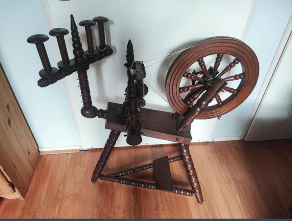 Mooie spinnenwiel
Voor gebruik of decoratie, Hobby en Vrije tijd, Spinnewielen en Spinnen, Ophalen, Spinwol