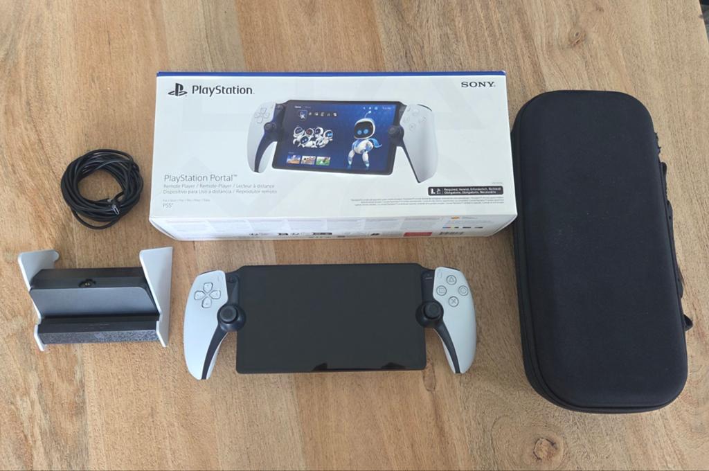 Sony Playstation Portal Remote Player met accessoires - PS5, Spelcomputers en Games, Spelcomputers | Sony PlayStation 5, Ophalen of Verzenden