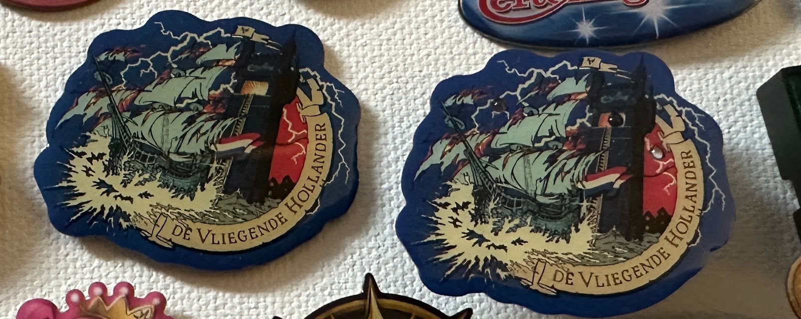 Efteling pins De Vliegende Hollander, Ophalen of Verzenden, Zo goed als nieuw, Button of Speldje