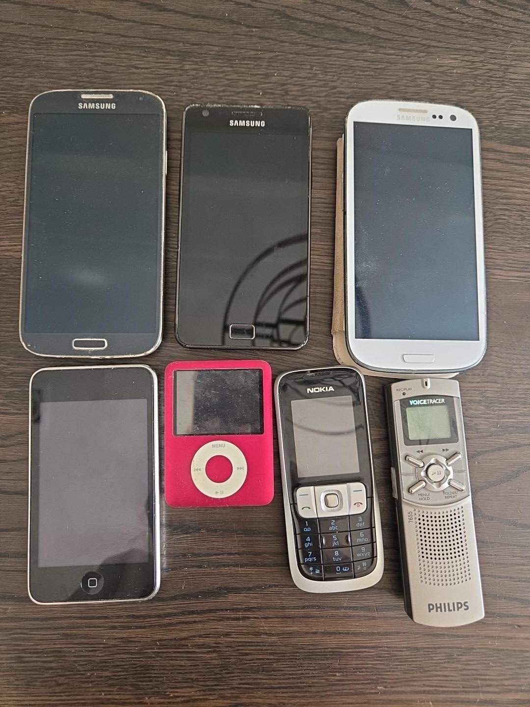 Partij oudere mobiele telefoons, iPods en PhilipsVoiceTracer, Ophalen, Overige modellen, Zonder simlock, Niet werkend