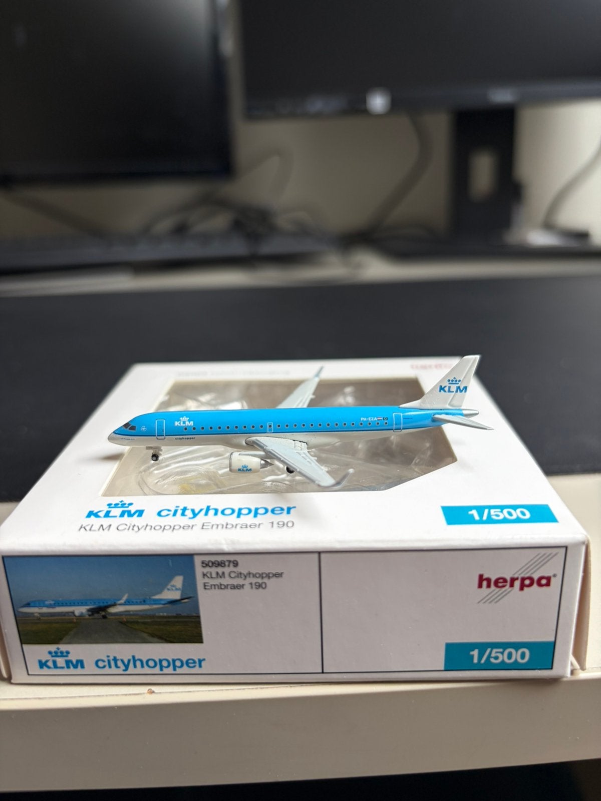 Herpa 1/500 KLM Embraer 190, Ophalen of Verzenden, Zo goed als nieuw, 1:200 of kleiner, Overige merken