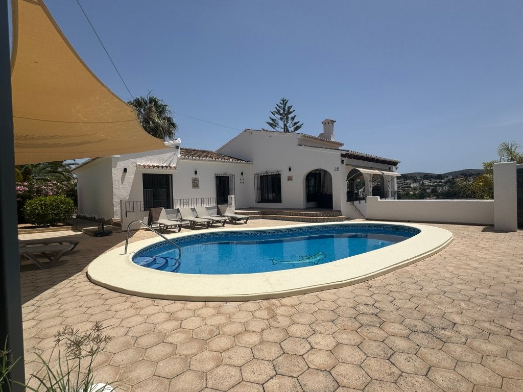 te koop villa in Moraira met prachtig zeezicht, Huizen en Kamers, Buitenland, 140 m², Woonhuis, Spanje, Dorp