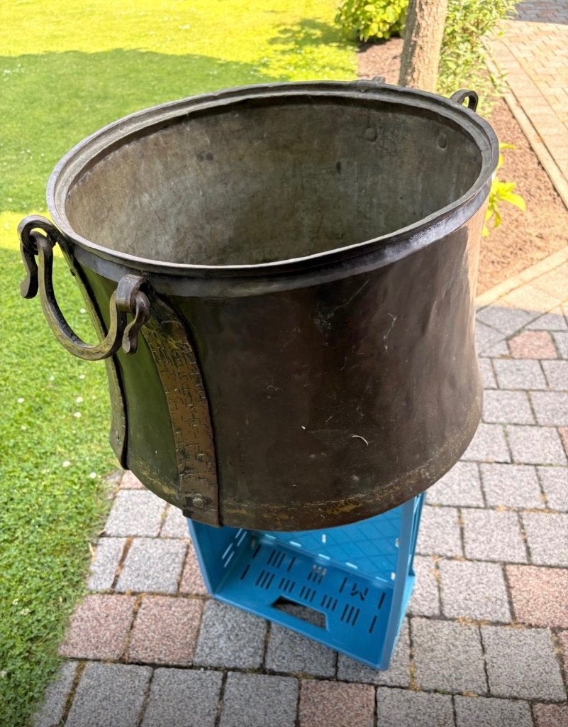 Grote koperen ketel / haardhout, Ophalen
