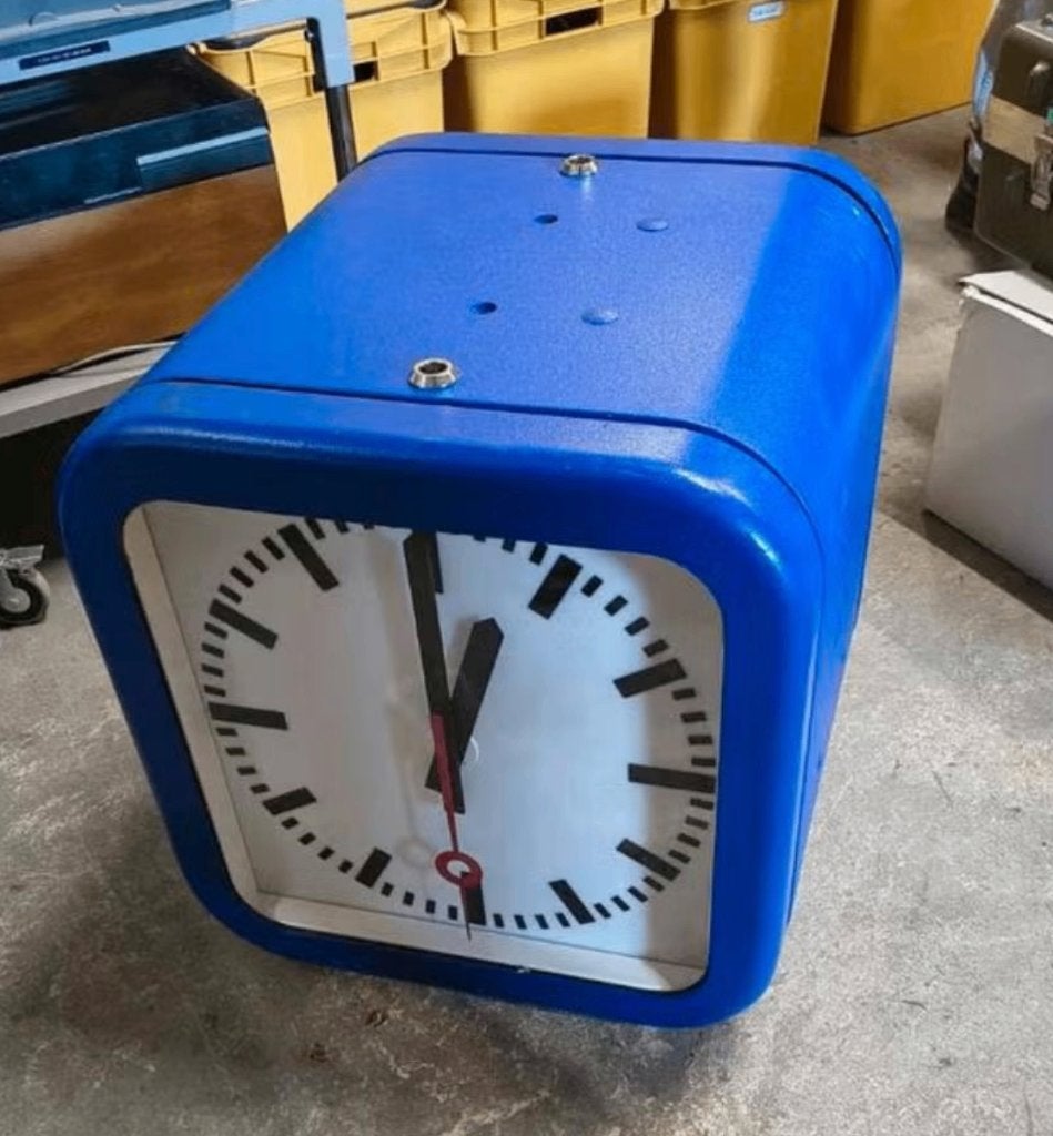 Dubbelzijdige NS klok, Ophalen