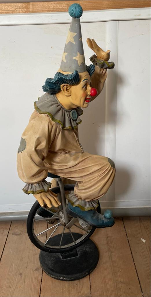 Jun Asilo Clown Beeld op Eenwieler, Verzamelen, Beelden en Beeldjes, Ophalen, Gebruikt, Mens