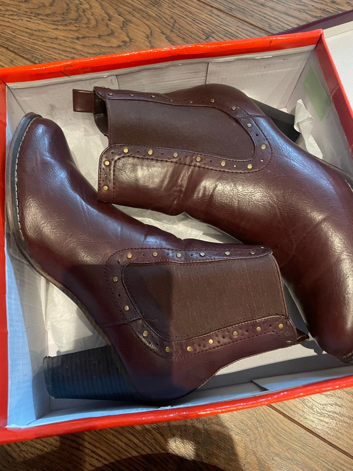 Fabulous Fabs bordeau rood enkellaarsjes met studs, Lage of Enkellaarzen, Ophalen of Verzenden, Zo goed als nieuw, Rood
