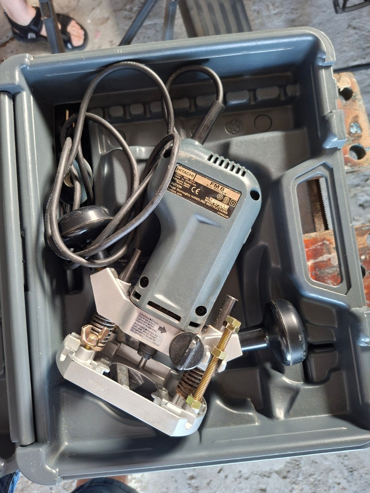 Hitachi FM8 Bovenfrees - 8mm Router, Doe-het-zelf en Verbouw, Gereedschap | Freesmachines, Ophalen of Verzenden, Zo goed als nieuw