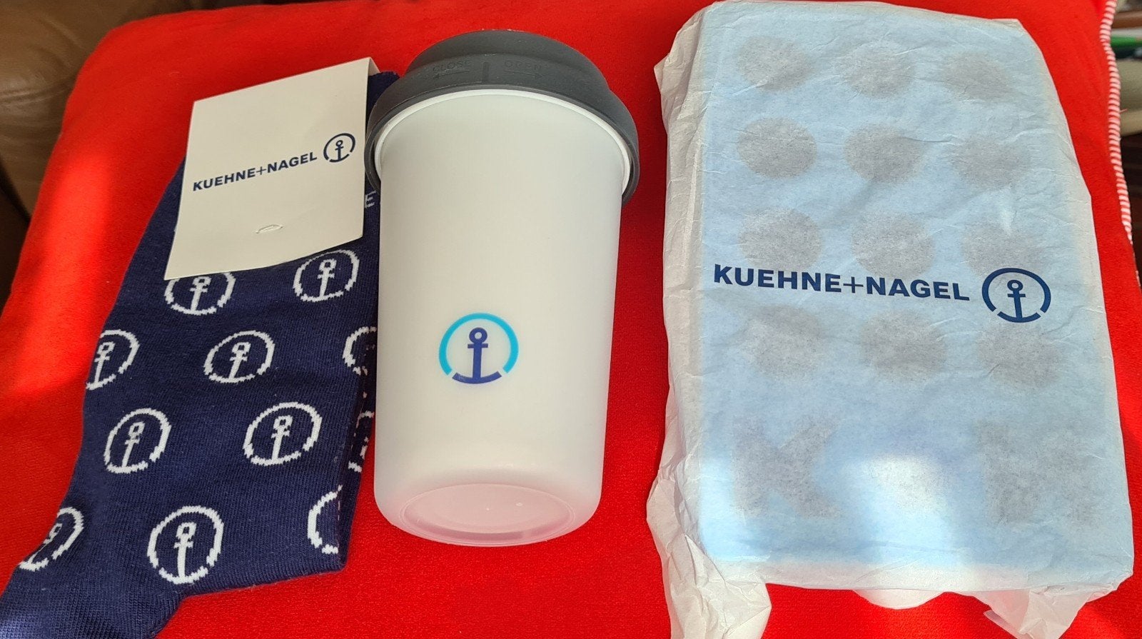 Kuehne+Nagel Sok, herbruikbare koffiebeker en ijsblokjes mak, Ophalen, Nieuw