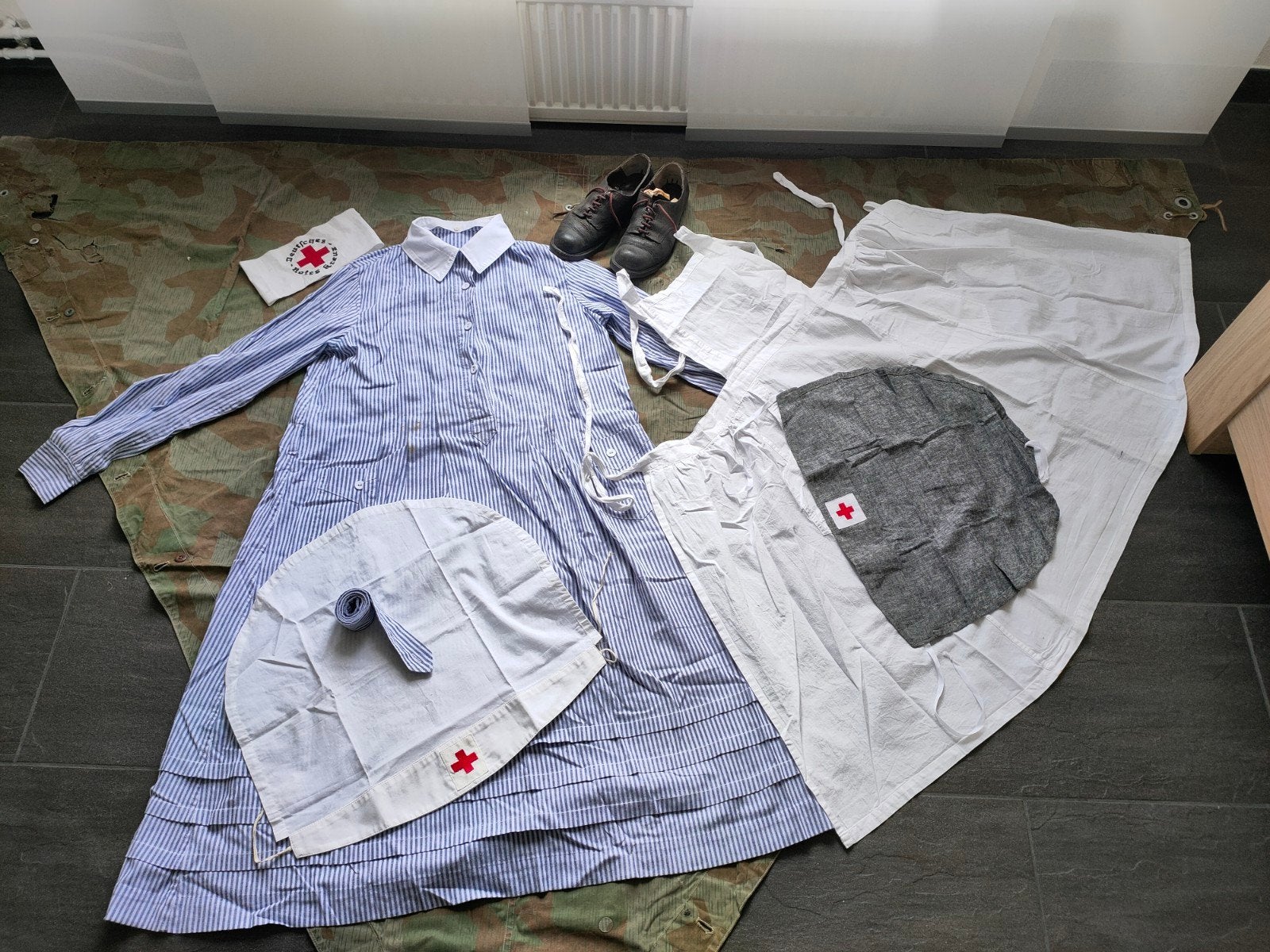 WO2 Duitse DRK Helferin uniform geheel compleet, Ophalen of Verzenden, Duitsland, Kleding of Schoenen
