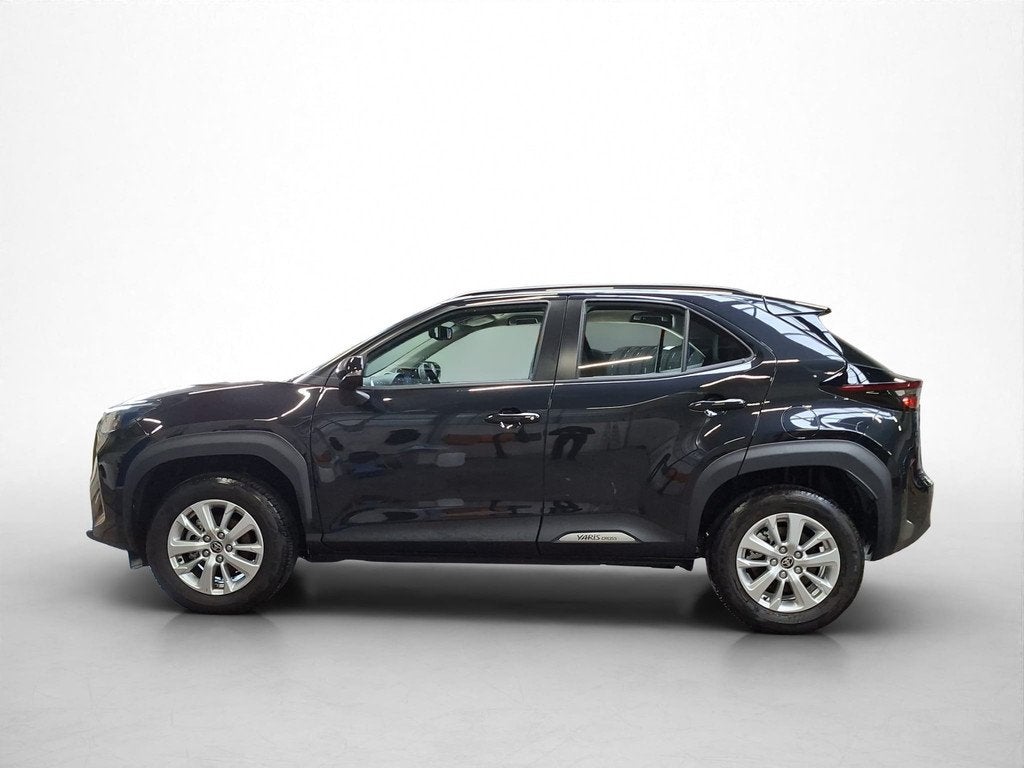Toyota Yaris Cross 1.5 Hybrid 115 Active (bj 2025), 12 maanden, Stof, 116 pk, Zwart