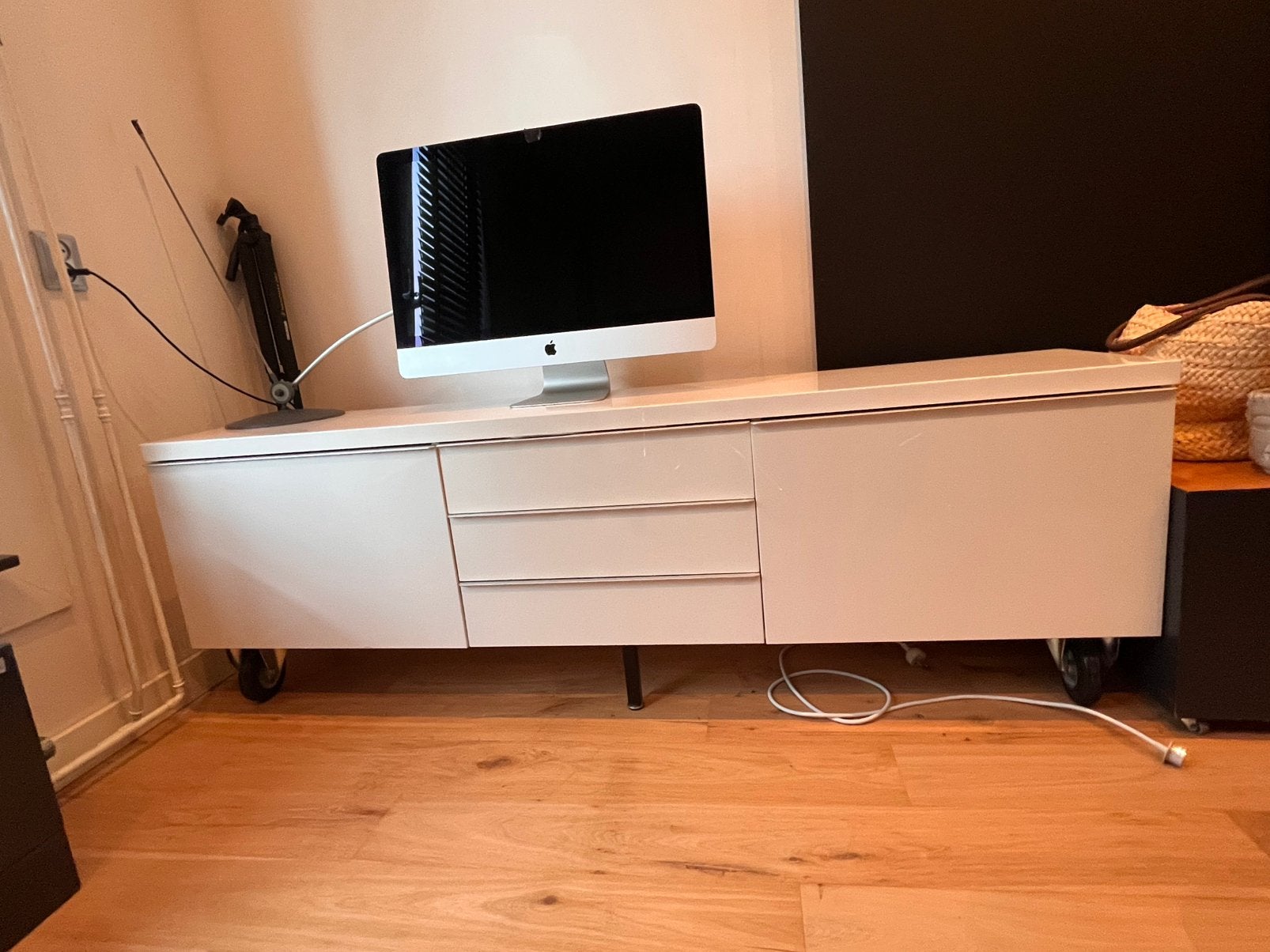 TV meubel hoogglans wit van Ikea, Ophalen, Zo goed als nieuw, 25 tot 50 cm, Minder dan 100 cm