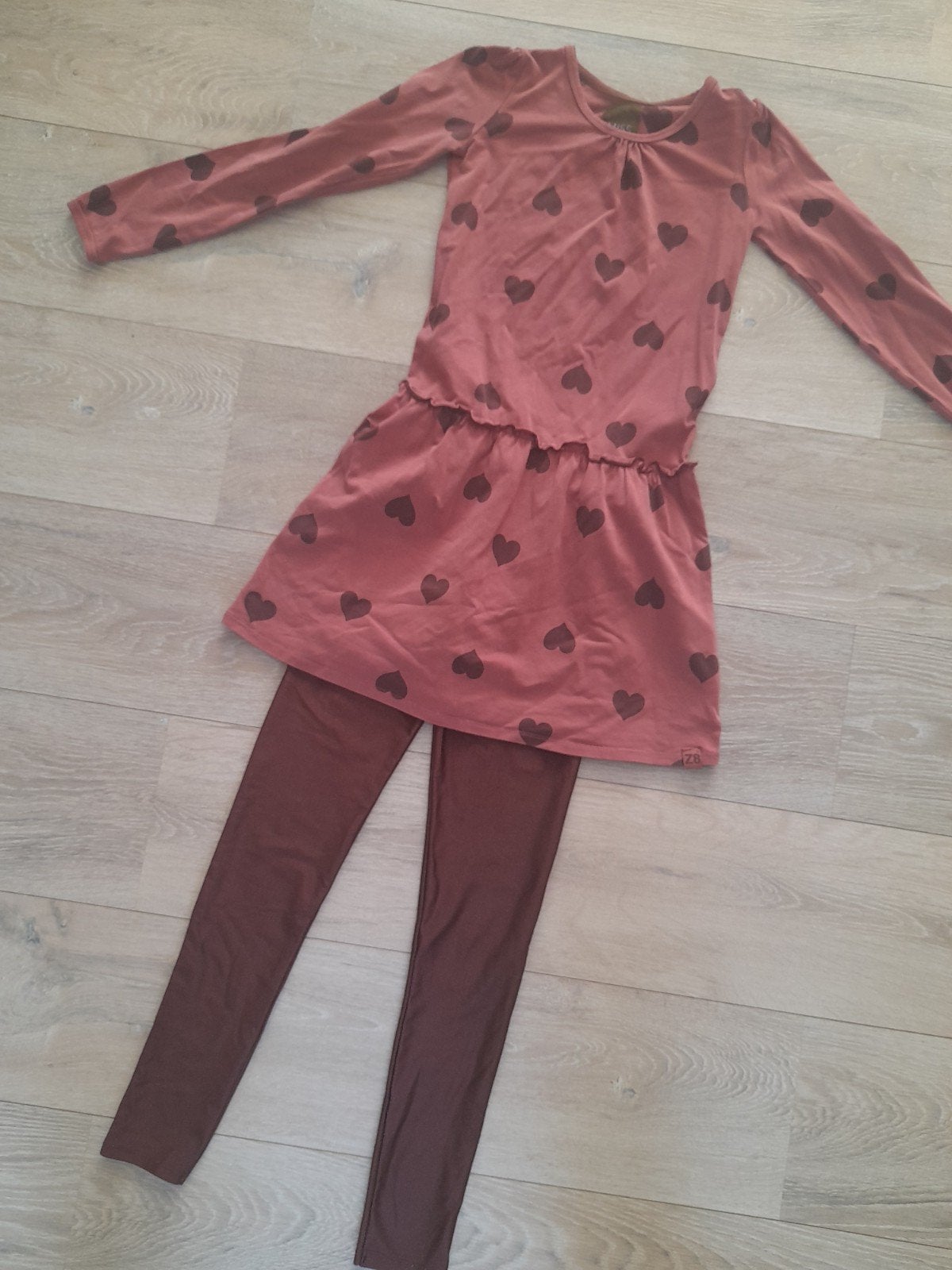 Z8 jurk met legging 134, Meisje, Z8, Ophalen of Verzenden, Zo goed als nieuw