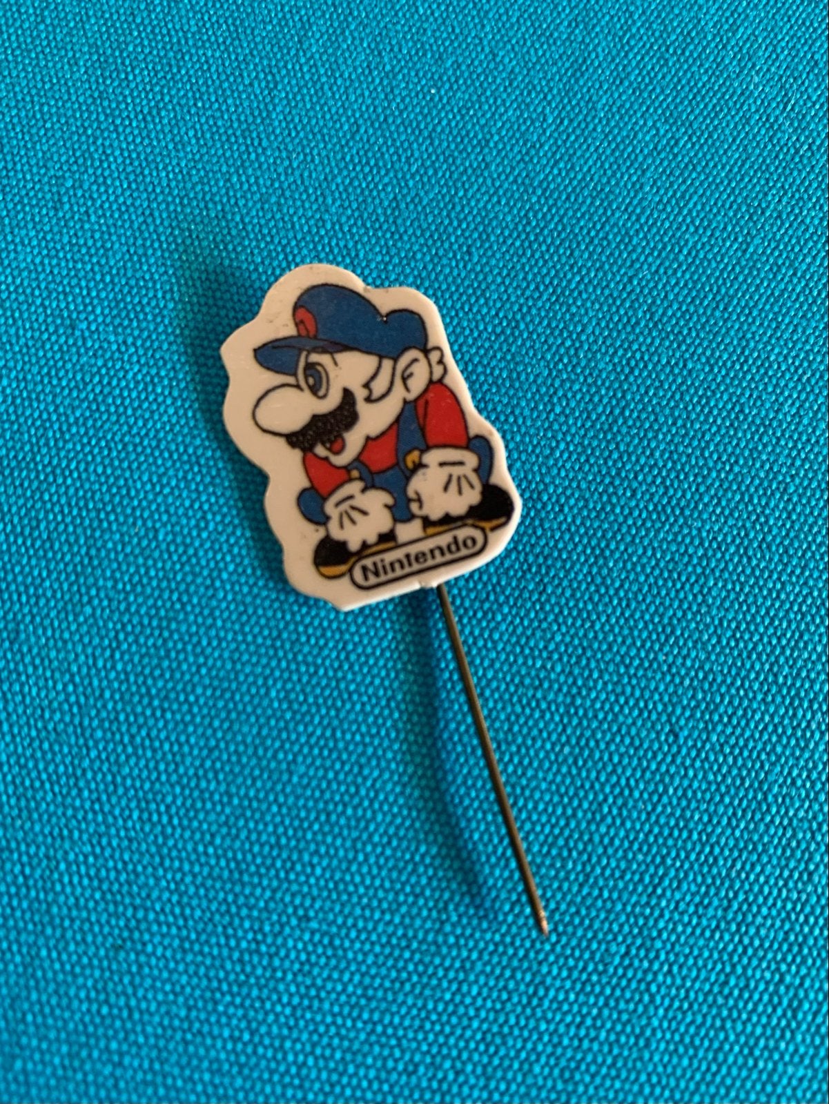 Vintage Super Mario Nintendo Speldje Pin, Ophalen of Verzenden, Gebruikt, Figuurtje, Speldje of Pin
