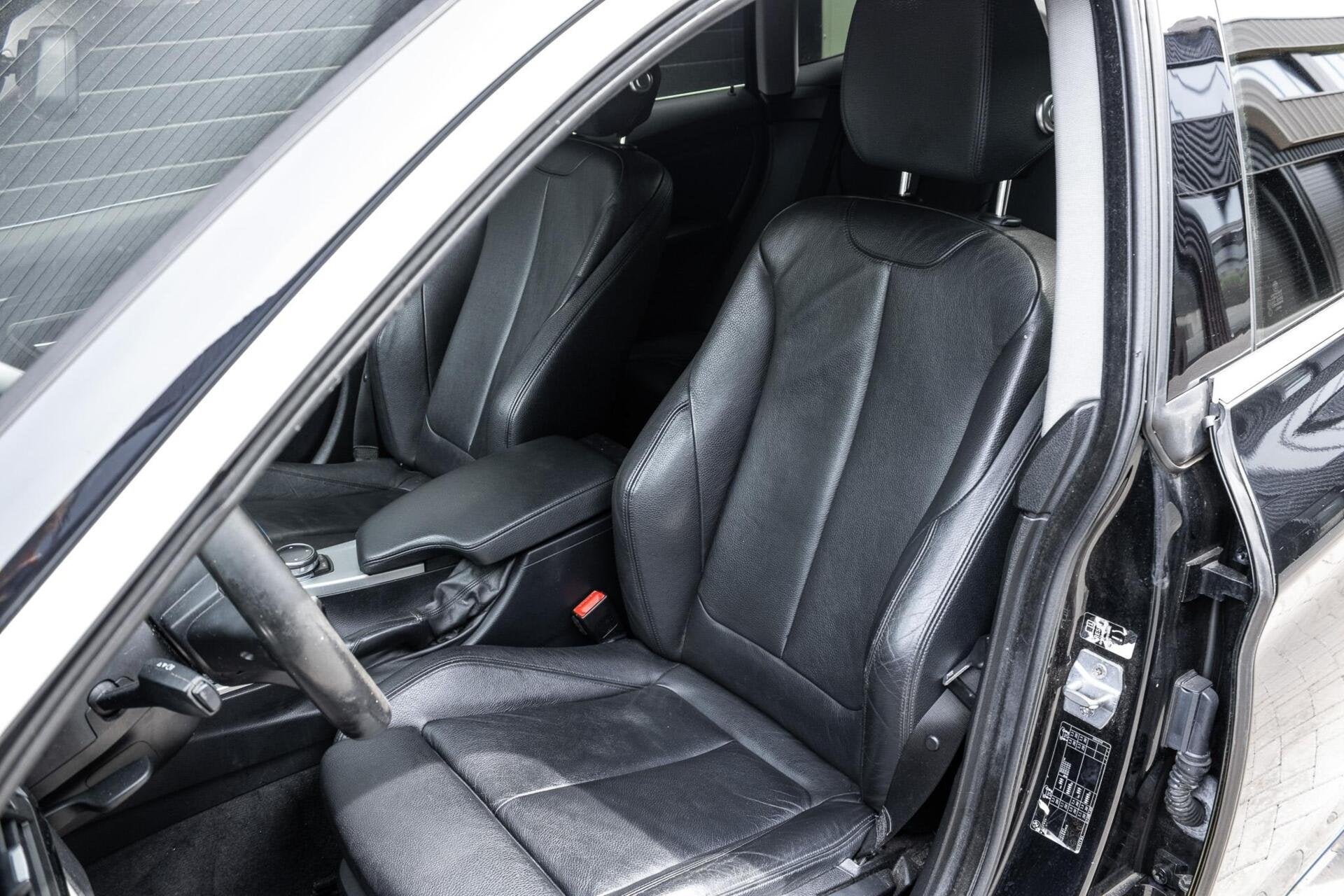 BMW 3-serie Gran Turismo 320i High Executive | XENON | LEDER, Auto's, Automaat, Achterwielaandrijving, Gebruikt, Euro 6