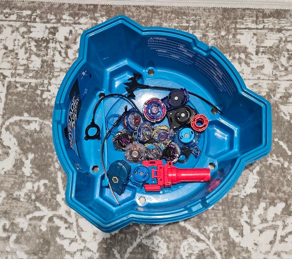 Uitgebreide Beyblade Burst Set met Stadion en Launchers, Kinderen en Baby's, Speelgoed | Overig, Gebruikt, Jongen of Meisje, Ophalen of Verzenden