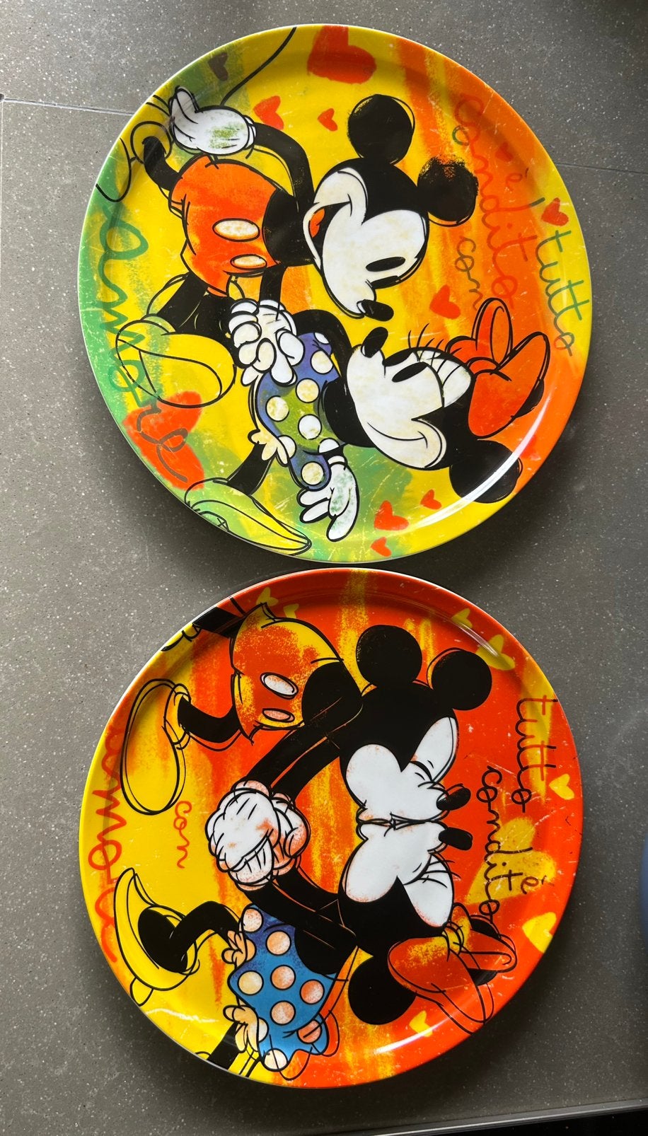 2 Disney Mickey & Minnie Mouse pizzaborden - 30 cm, Ophalen of Verzenden, Zo goed als nieuw, Overige merken, Bord(en)