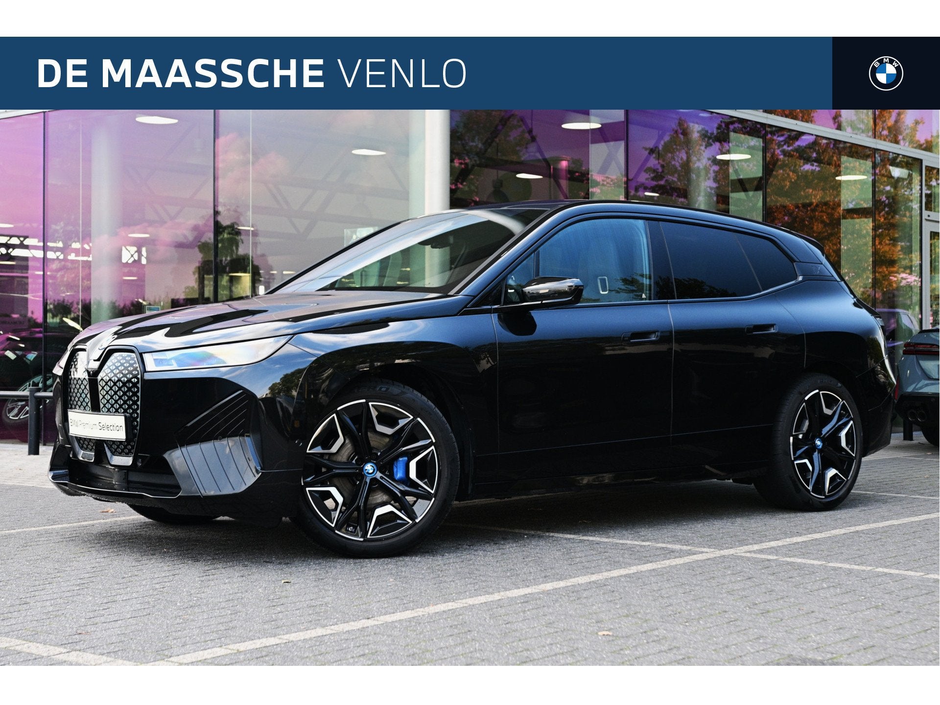 BMW iX xDrive40 / Sportpakket / Panoramadak Sky Lounge / Tre