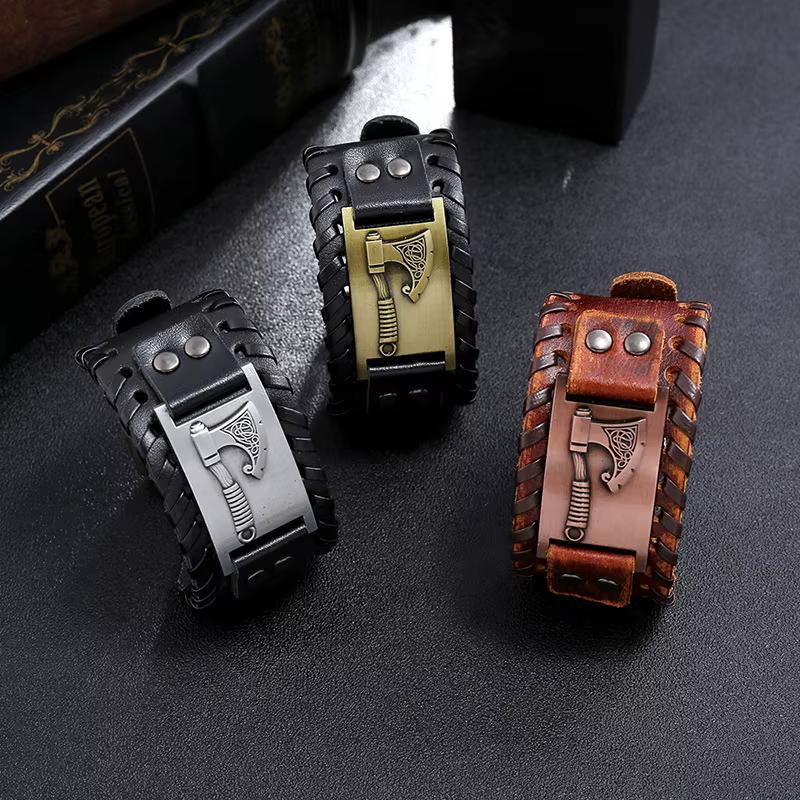 Brede Leren Heren Armband Met Bijl, Verzenden, Nieuw, Overige kleuren, Leer