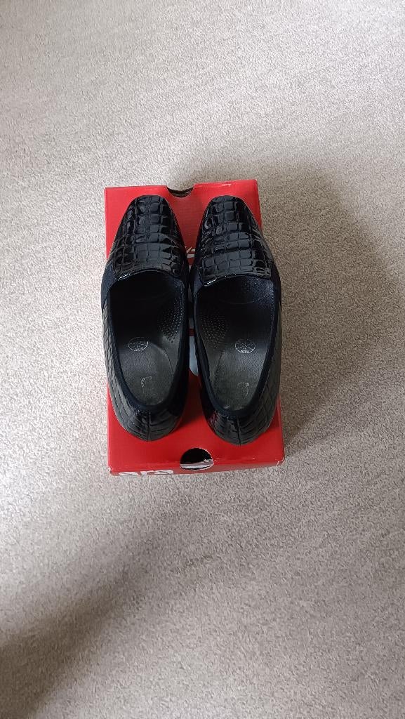 MOOIE ZWARTE KROKODILLEN LEREN DAMESLAKSCHOENEN., Ophalen, Pumps, Zwart, Gedragen