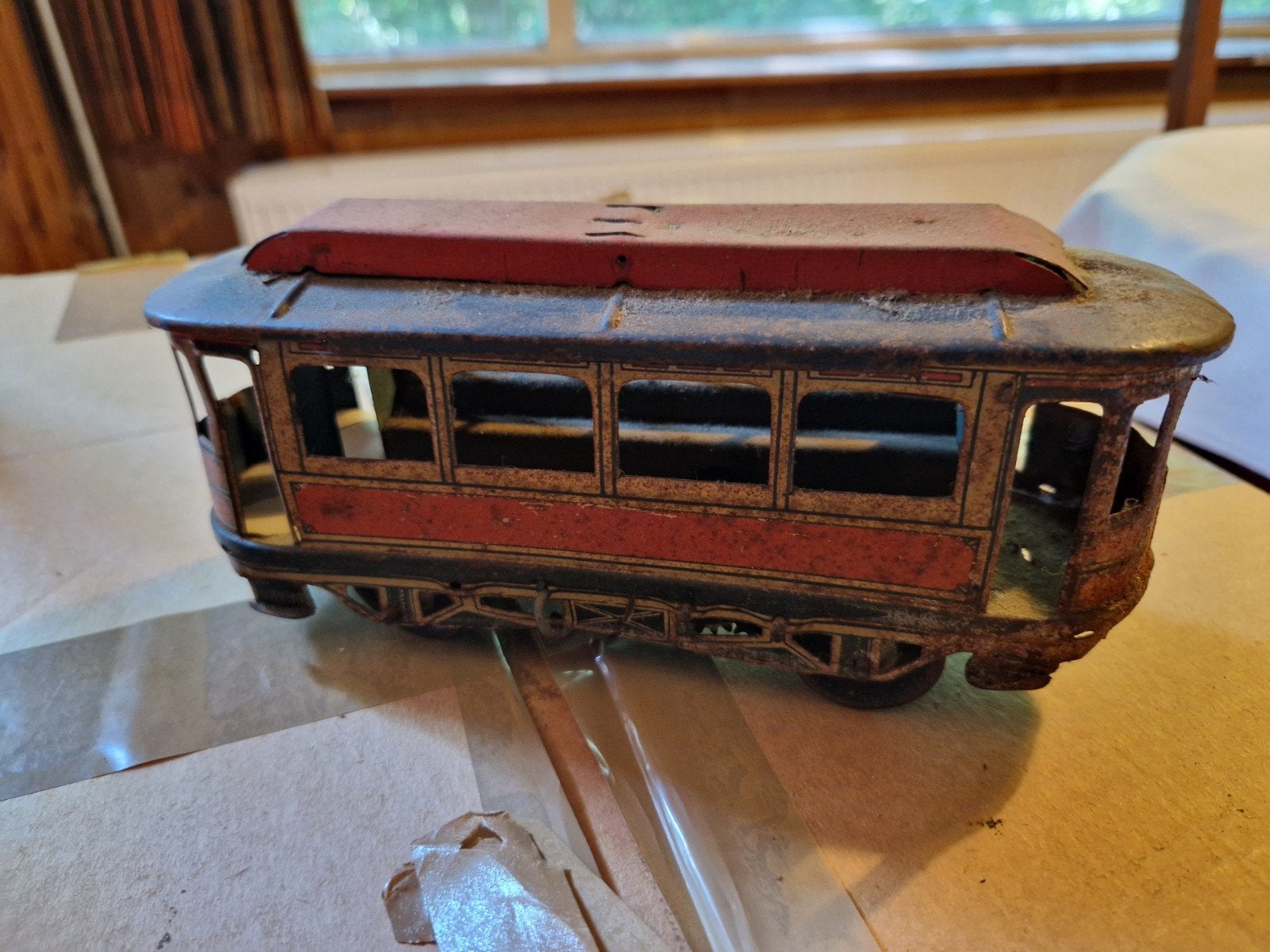 Antieke speelgoedtram, Ophalen