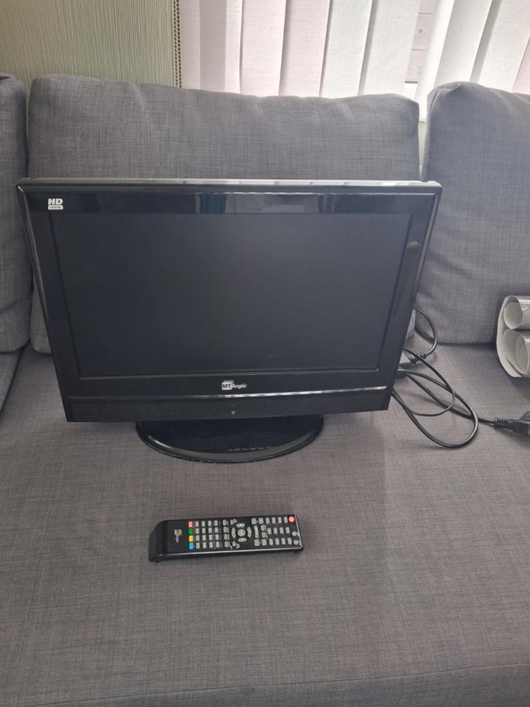 TV met ingebouwde dvd speler en afstandsbediening + dvd's, Audio, Tv en Foto, Televisies, Gebruikt, 50 Hz, Minder dan 40 cm, Ophalen