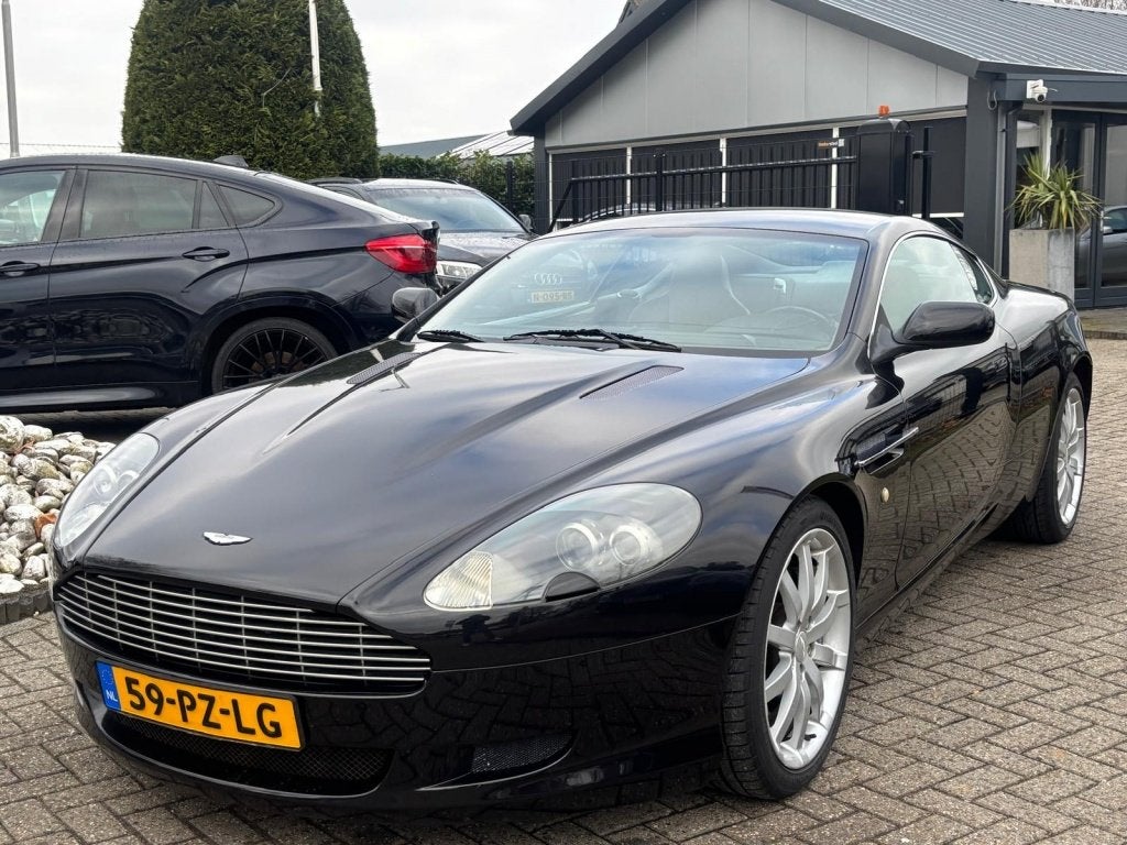 Aston Martin DB9 5.9 V12 458PK Touchtronic 2005 Zwart NL aut, Auto's, Aston Martin, Automaat, Gebruikt, 12 cilinders, Zwart