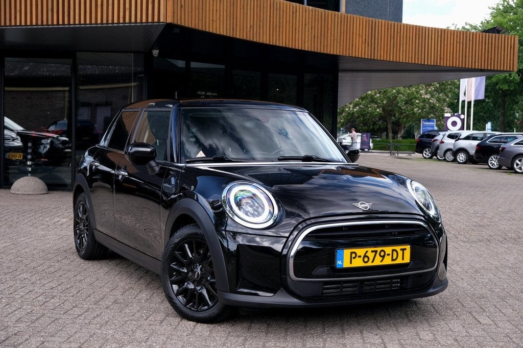 Mini 5-Deurs 1.5 One Business Edition|Rijklaar!|Carplay|Crui, Voorwielaandrijving, Leder en Stof, Zwart, Handgeschakeld