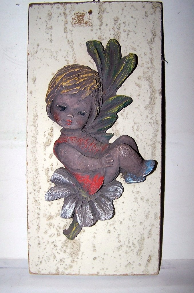 Vintage keramieken plaquette meisje op bloem. 29x14 cm. Izgs, Antiek en Kunst, Antiek | Keramiek en Aardewerk, Ophalen of Verzenden