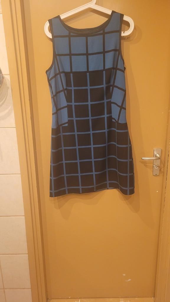Mooi jurk merk steps, Ophalen of Verzenden, Zo goed als nieuw, Maat 36 (S), Onder de knie