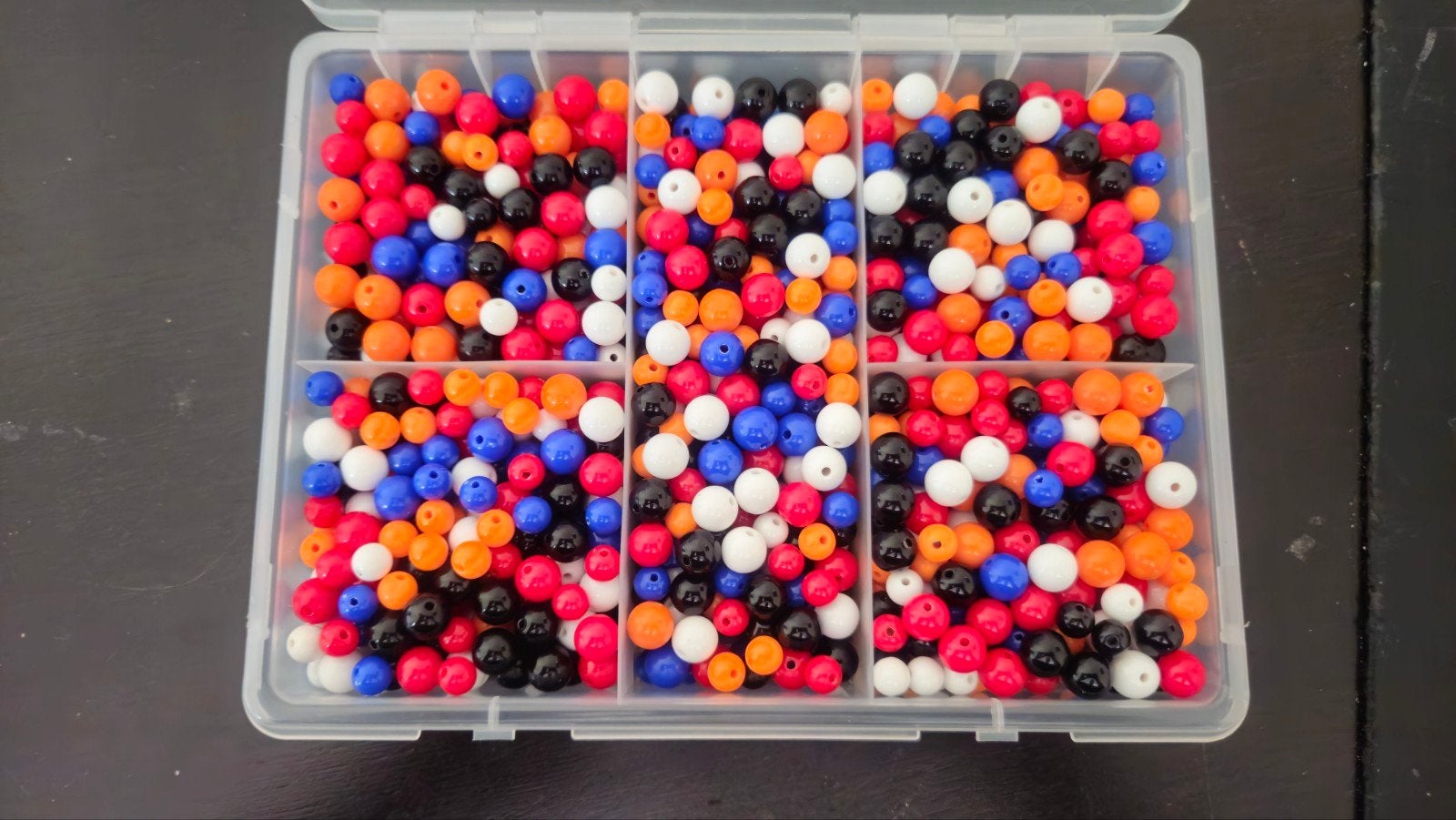 Plastic kralen diverse maten en kleuren incl. bak, Hobby en Vrije tijd, Kralen en Sieraden maken, Ophalen of Verzenden, Nieuw