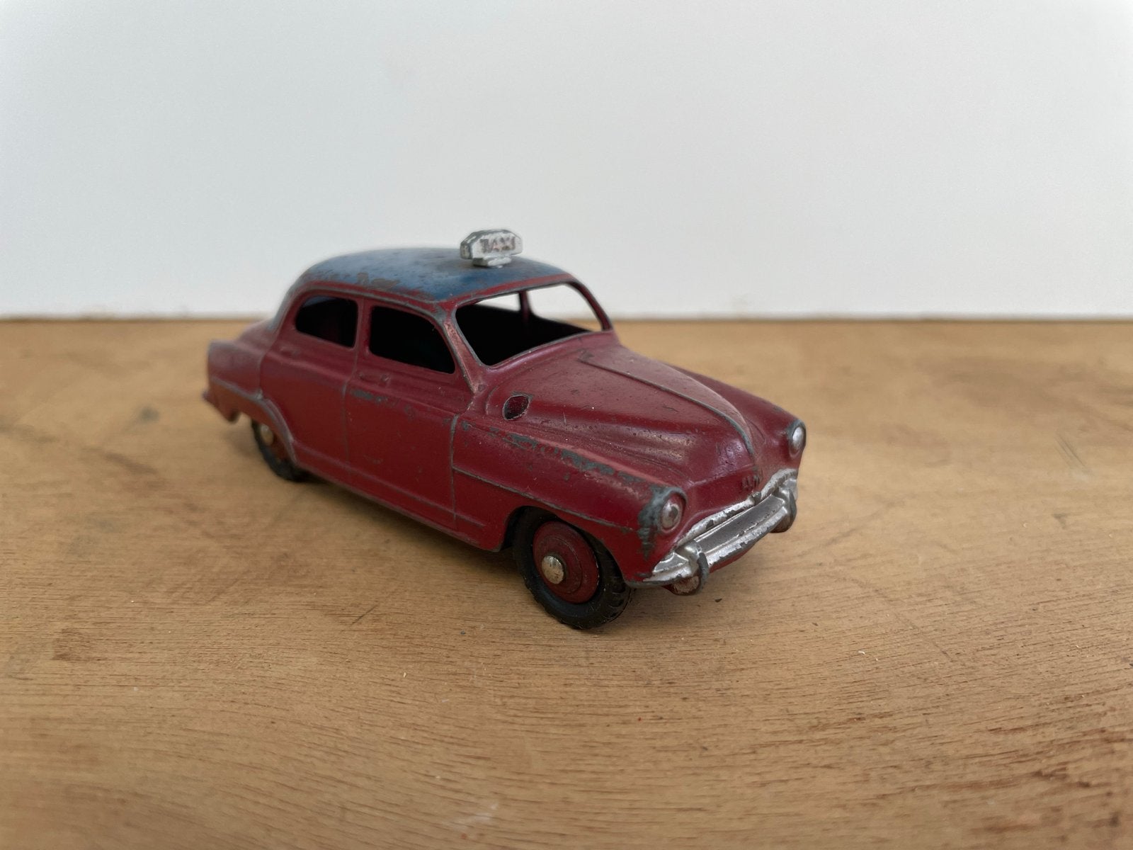 Vintage Dinky Toys Taxi Speelgoedauto Rood/Blauw, Ophalen of Verzenden