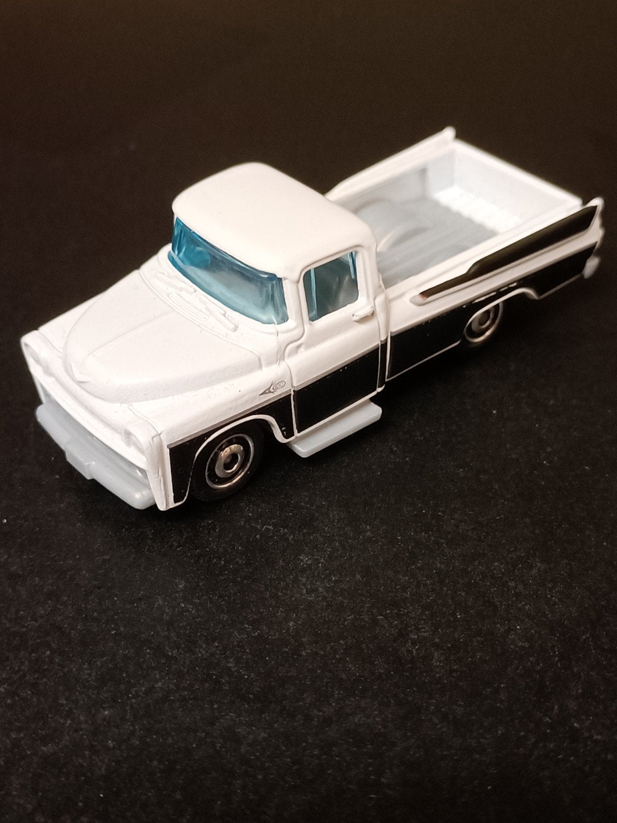 matchbox Dodge stepside Pickup - Wit/Zwart, Overige merken, 1:32 tot 1:50, Ophalen of Verzenden, Zo goed als nieuw