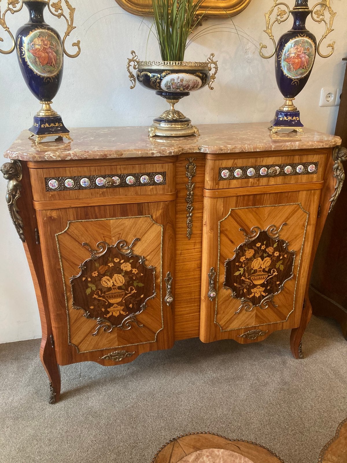 Prachtige antieke marqueterie dres met brons en marmer blad, Ophalen