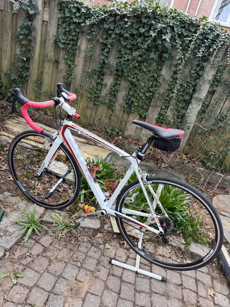 Giant racefiets, wit met rode accenten, Ophalen, 28 inch, Gebruikt, Aluminium