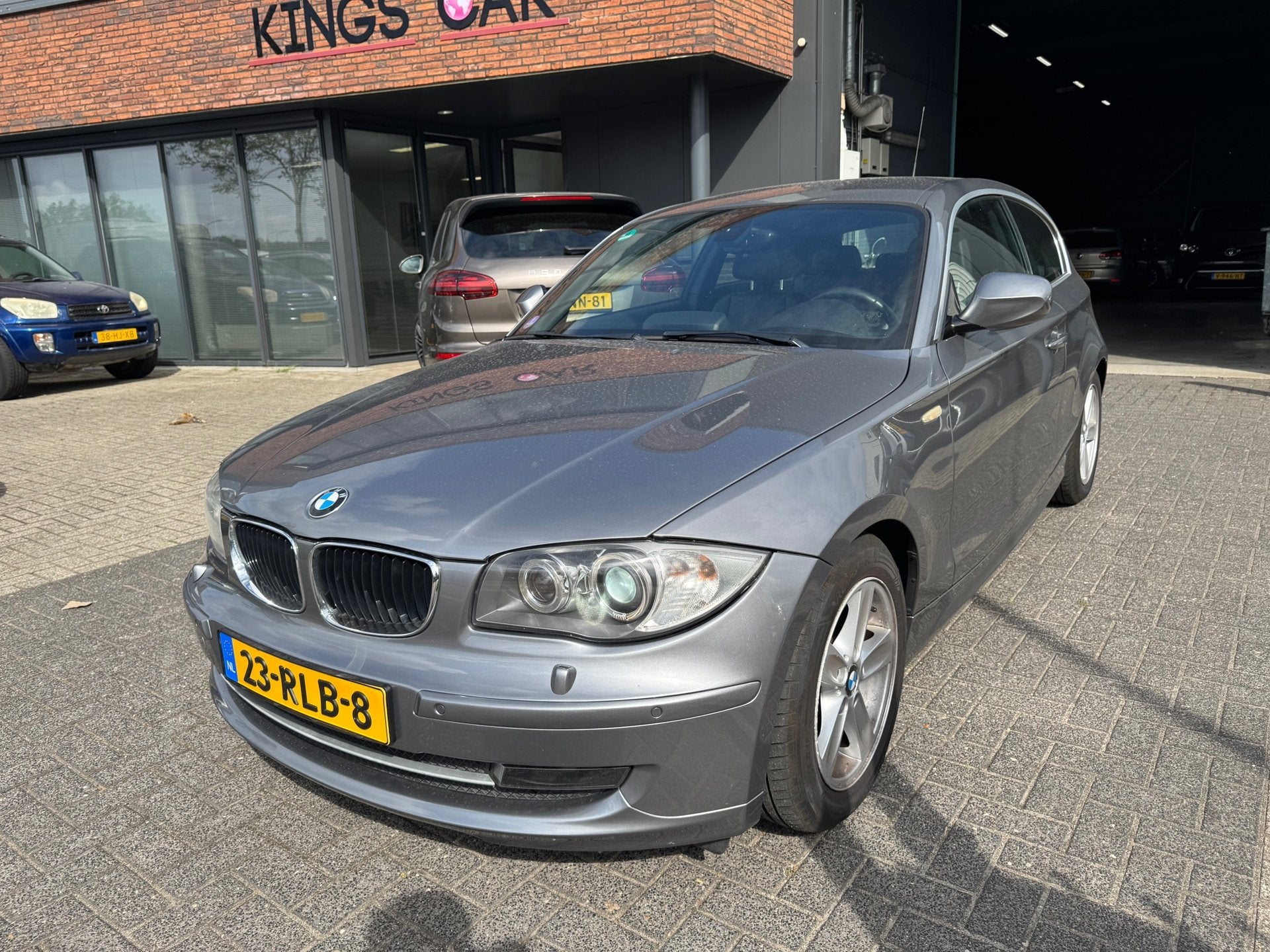 BMW 1-serie 118i EffDyn. Ed. Business XENON LED LEDER CRUISE, 1-Serie, Euro 5, Achterwielaandrijving, 4 stoelen