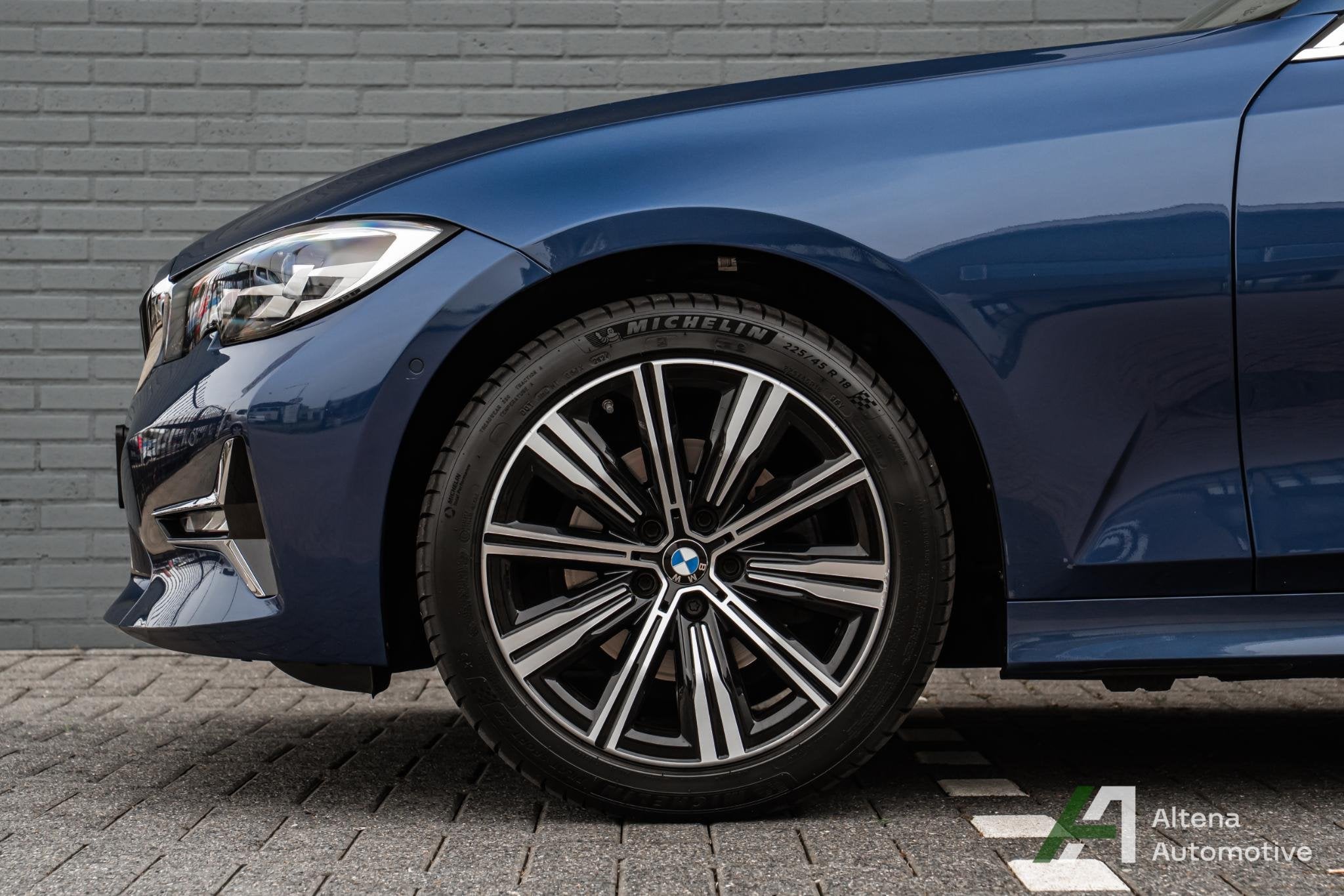 BMW 3-serie 320i xDrive High Executive Luxury line, trekhaak, Auto's, Automaat, 4 cilinders, Blauw, Leder