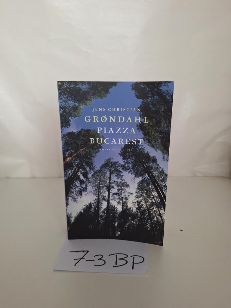 Jens Christian Grøndahl - Piazza Bucarest, Boeken, Romans, Gelezen, Europa overig, Ophalen of Verzenden