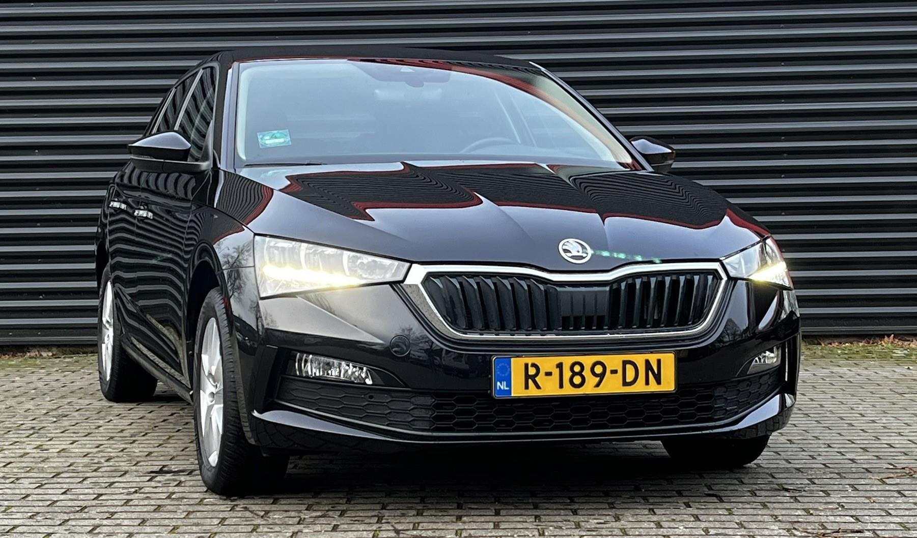 Skoda Scala Skoda Scala 1.0 TSI Ambition | Automaat | Cruise, Auto's, Gebruikt, 620 kg, Zwart, Origineel Nederlands
