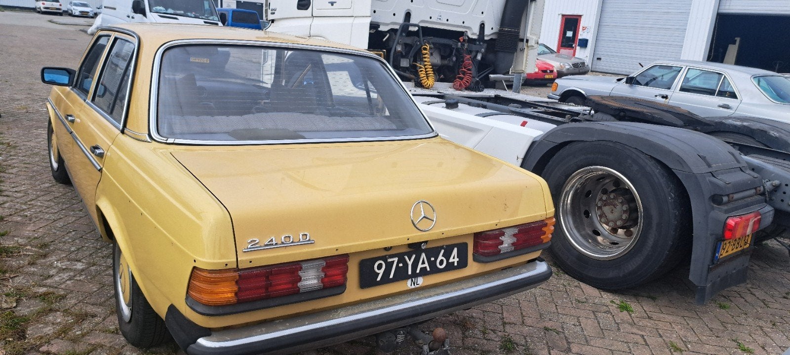 Mercedes-Benz 200-Serie 2.4 240 D AUT 1977 Geel, foto 10