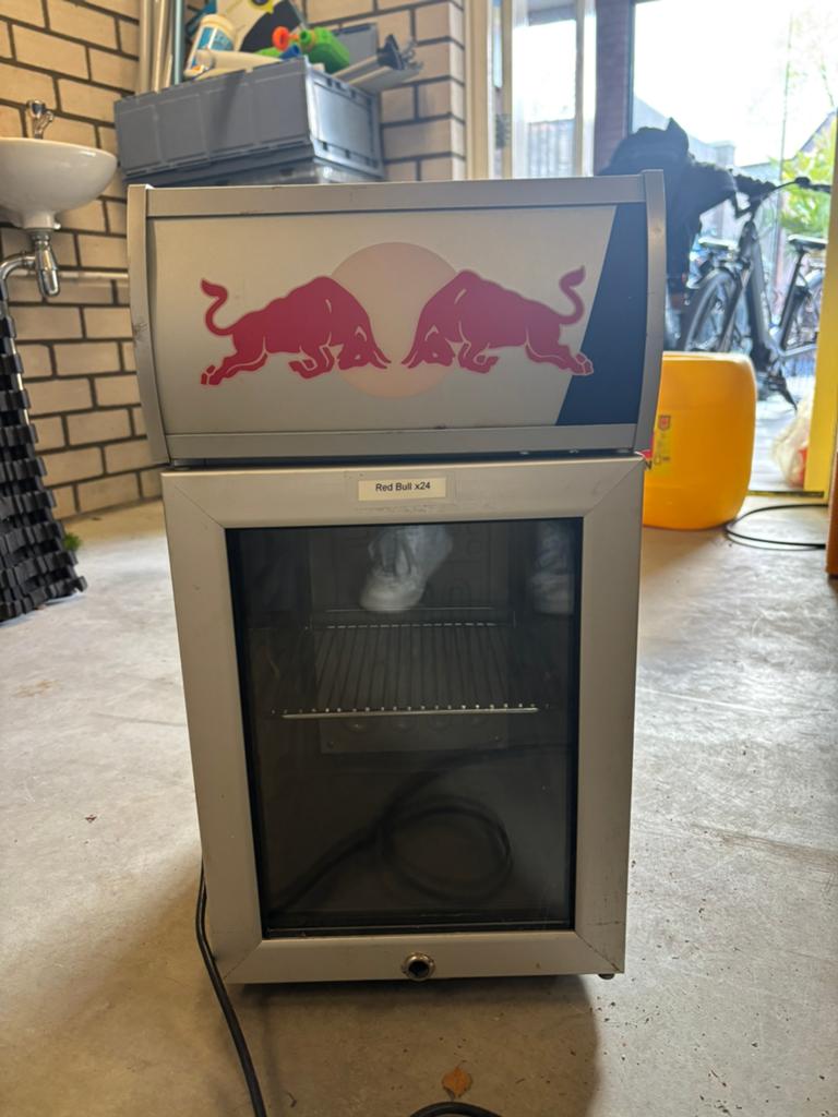 Redbull koelkast, Minder dan 75 liter, Ophalen, Zonder vriesvak, Minder dan 85 cm