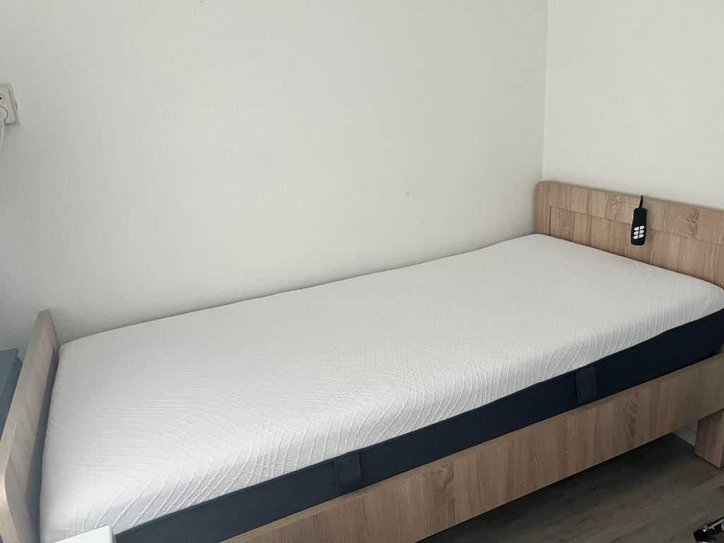 Seniorenbed met elektrische bodem incl. Maxipocket matras, Ophalen, Overige materialen, 90 cm, Eenpersoons