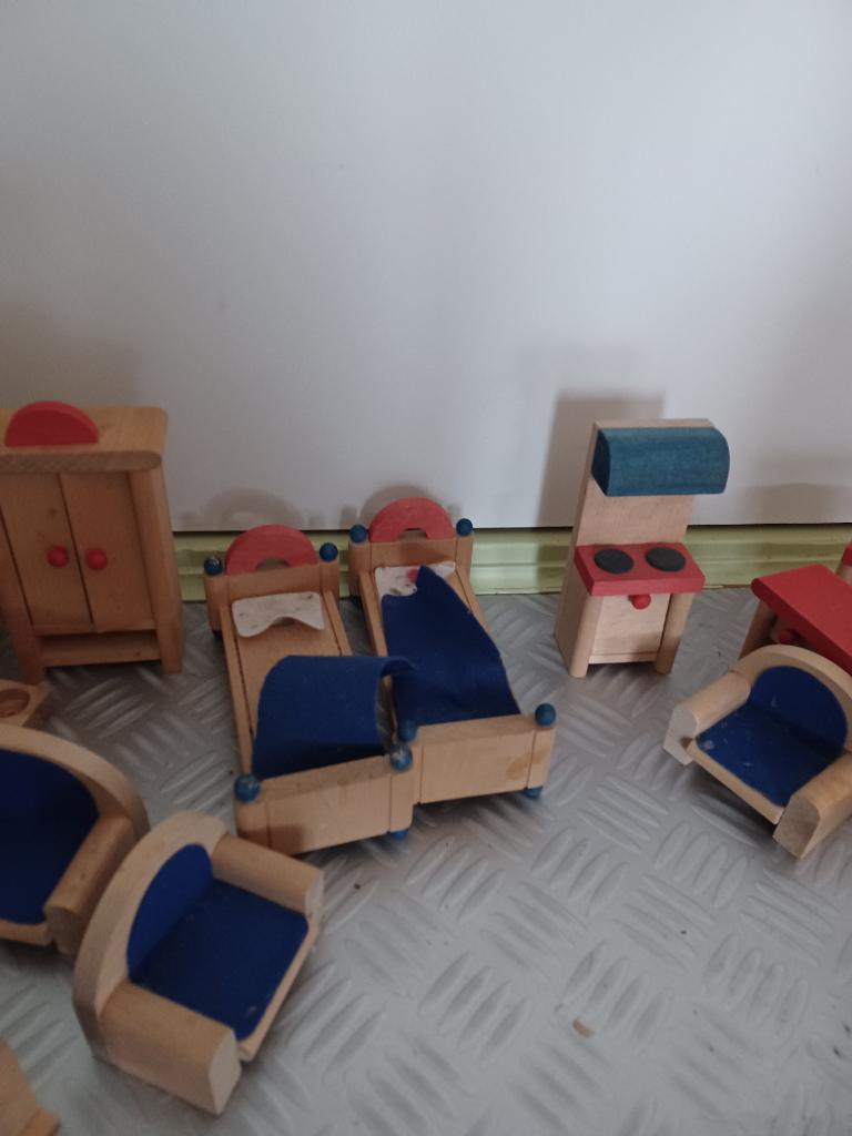 compleet poppenhuisje van hout, Ophalen, Zo goed als nieuw, Meubelstuk of Keukentje