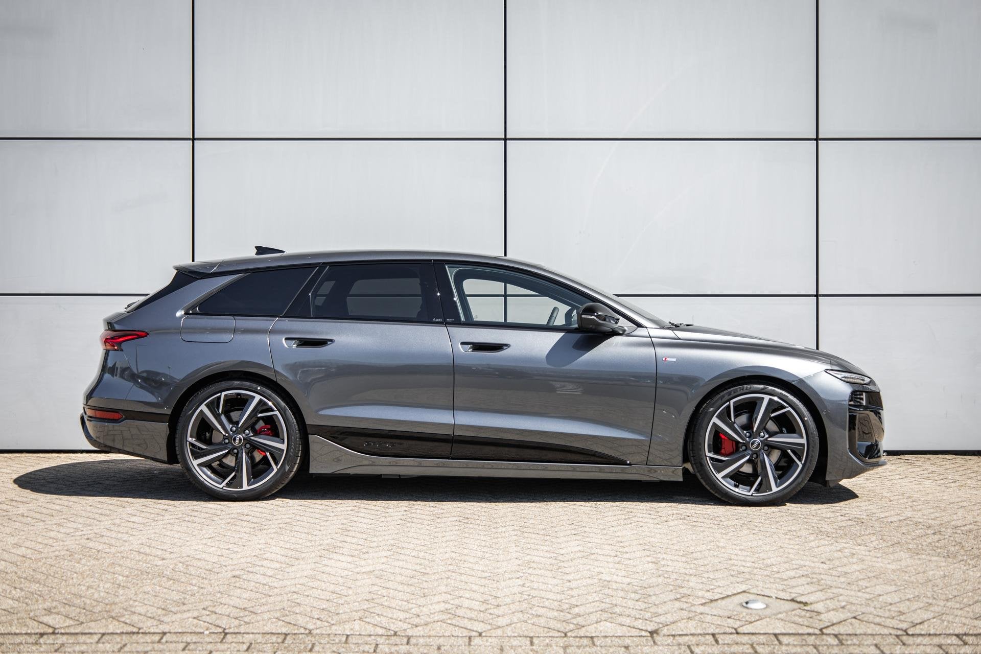 Audi A6 Avant e-tron 286pk S Edition 83 kWh | Head-up Displa, Auto's, Automaat, 12 maanden, Achterwielaandrijving, Zwart
