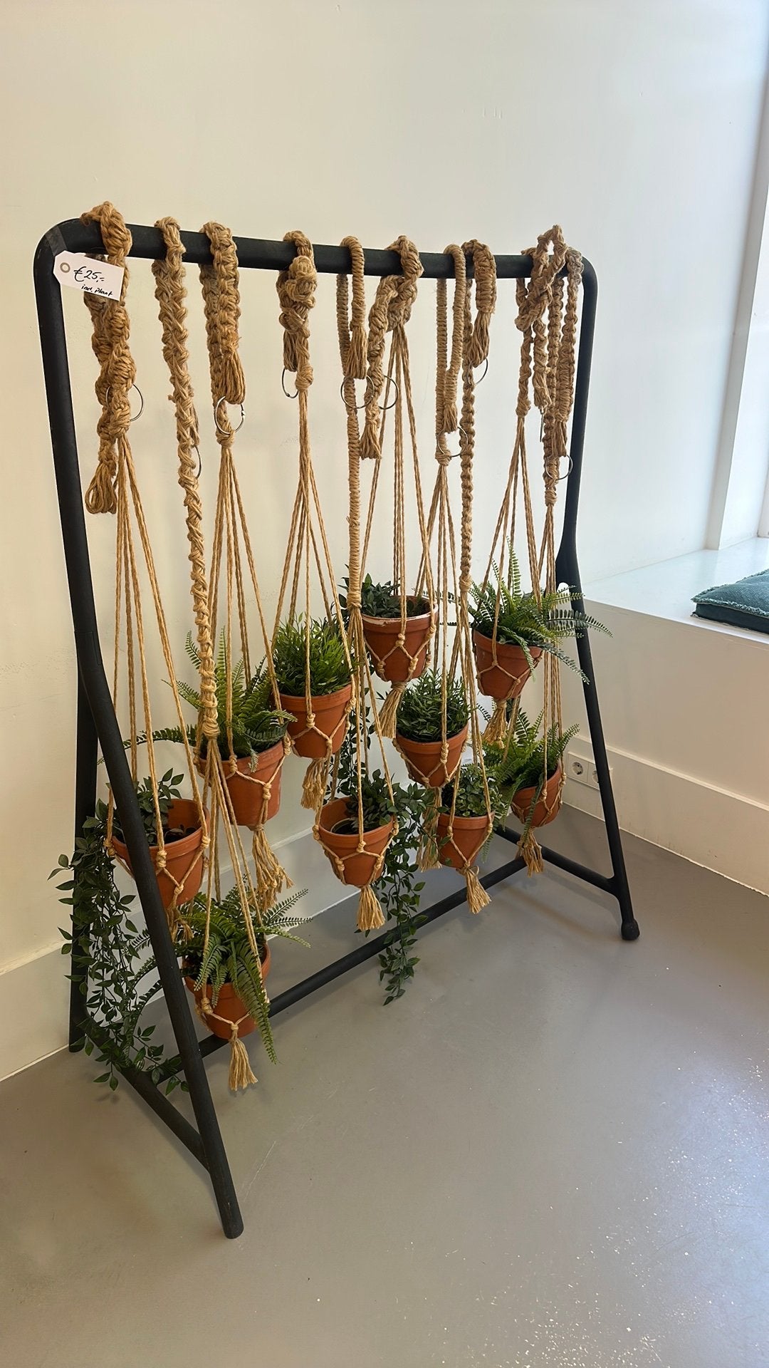 Lange plantenhangers incl pot en nep plant, Ophalen, Zo goed als nieuw, Binnen