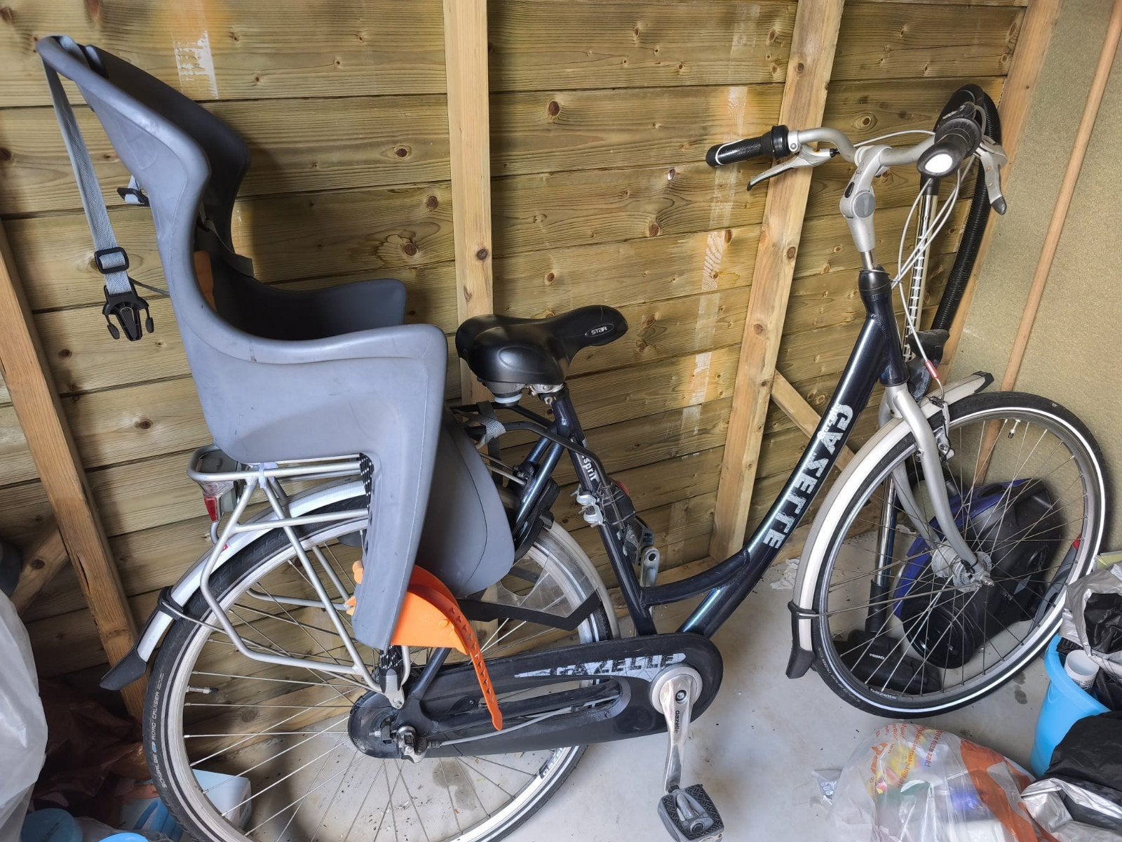 Gazelle damesfiets met kinderzitje, Ophalen, Velgrem, Versnellingen, Gazelle