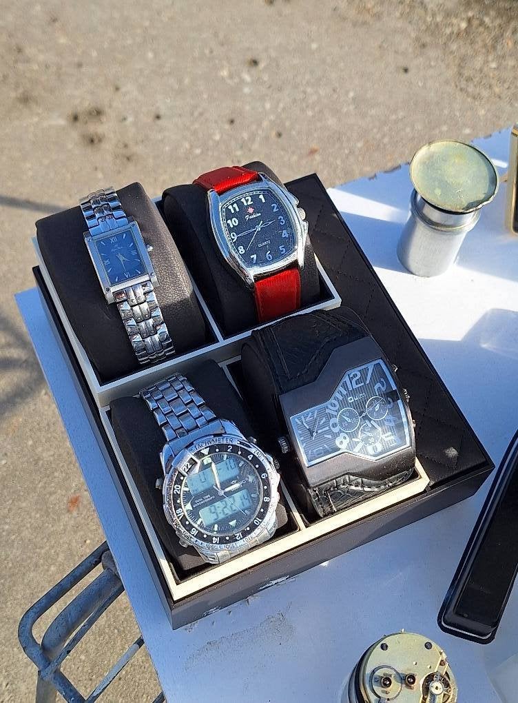 Zelfgemaakte display met horloges om te verkopen op markt️., Diversen, Ophalen, Gebruikt, ., .