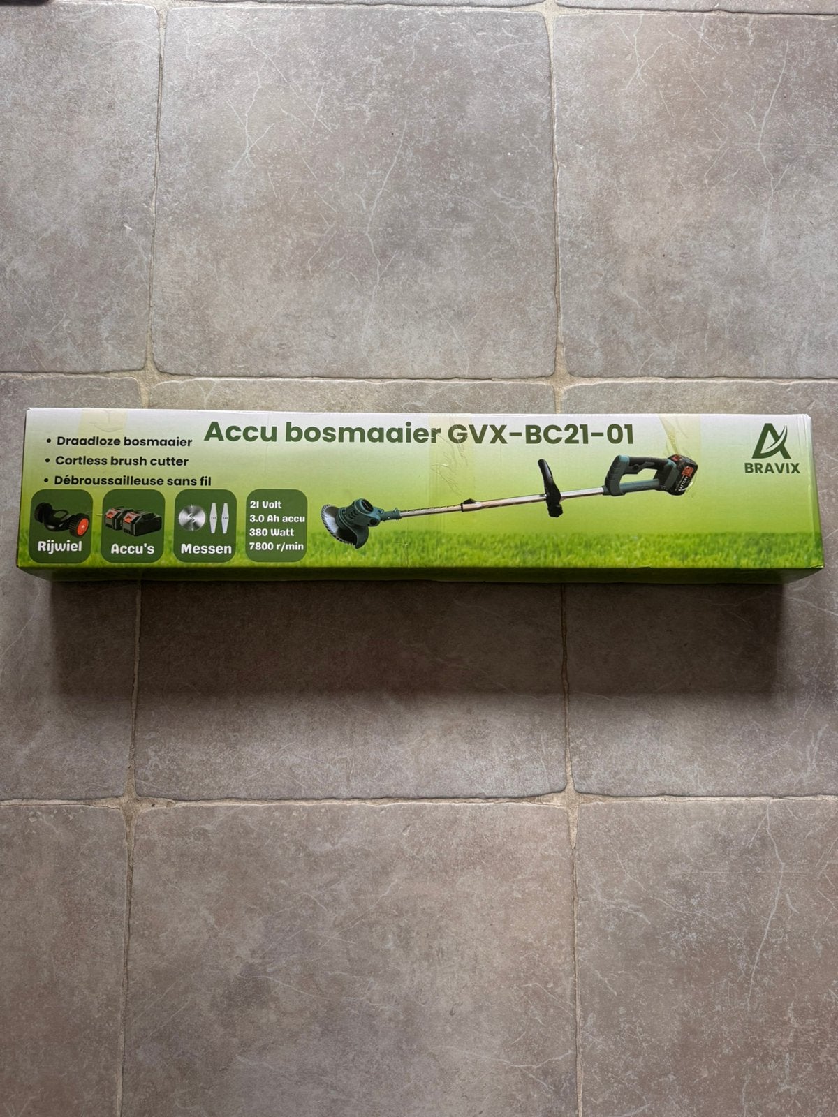 Complete bosmaaier/grastrimmer set - 2 + accessoires, Ophalen of Verzenden, Nieuw, Minder dan 10 cm, Accu