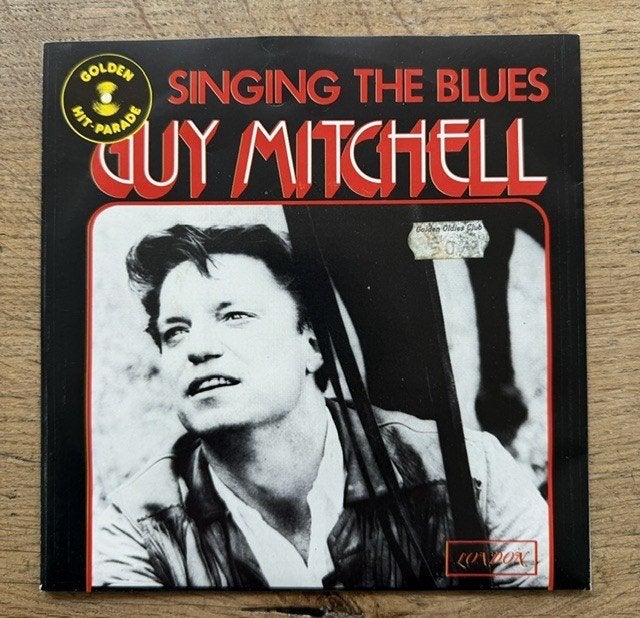 Guy Mitchell - Singing the blues, Fotohoes, 7 inch, Ophalen of Verzenden, Zo goed als nieuw